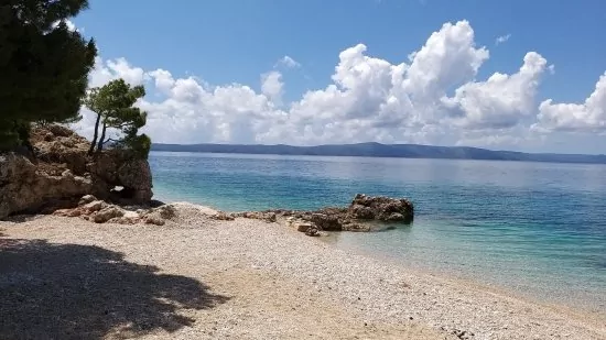 Podgora oblázková pláž.