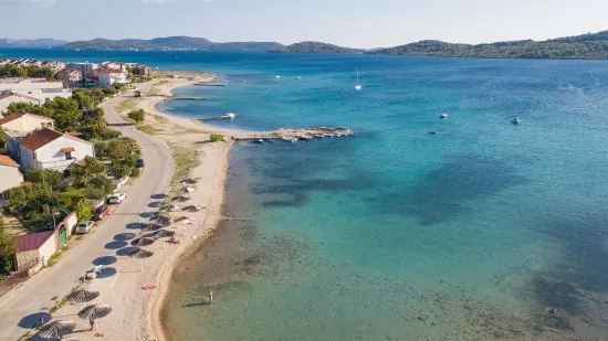 Srima letecký pohled na pobřeží.