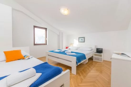 První ložnice.