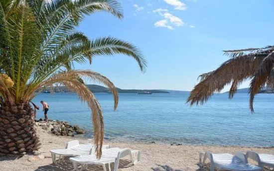 Seget Donji oblázková pláž.