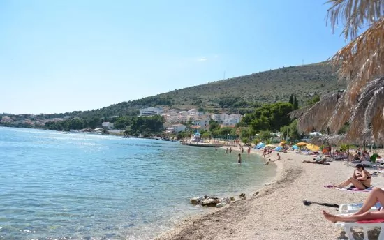 Seget Donji oblázková pláž.