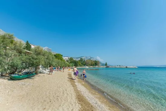 Moře a pláž pouze 80 m pěší chůzí.