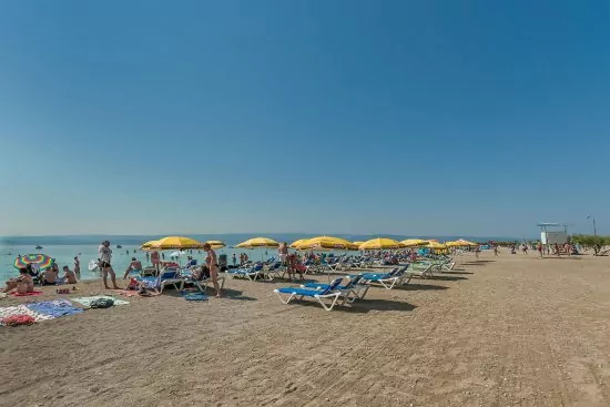 Omiš písečná pláž.