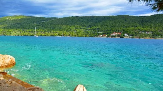 Grebaštica průzračně čisté moře.