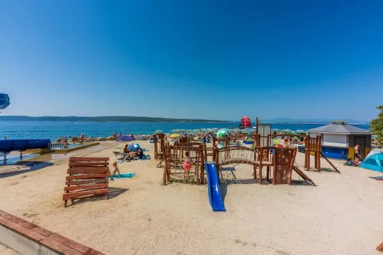 Selce a pláž poli Mora.