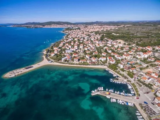 Srima letecký pohled na pobřeží.