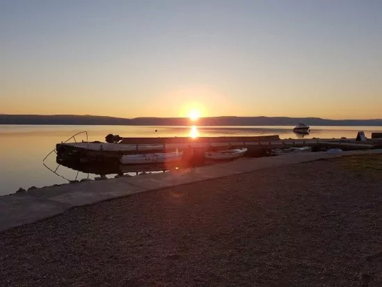 Moře a pláž přímo u domu.