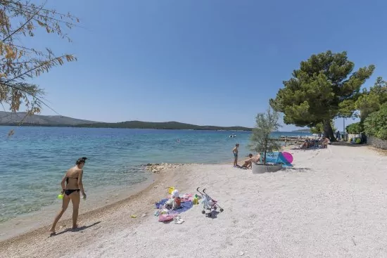 Moře a pláž 90 m pěší chůzí.