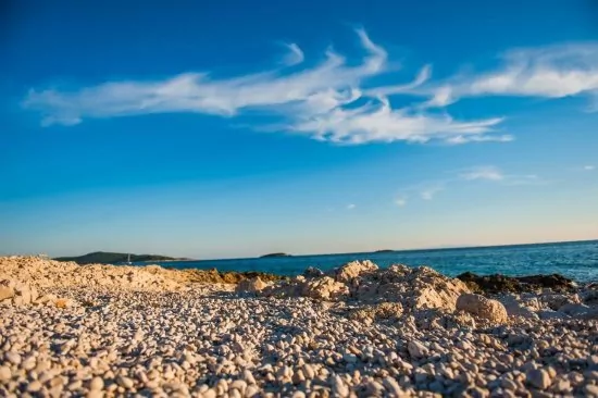 Pláž Uvala Draga 170 m pěší chůzí.