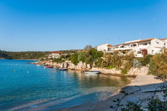 Pobřeží v blízkosti domu.