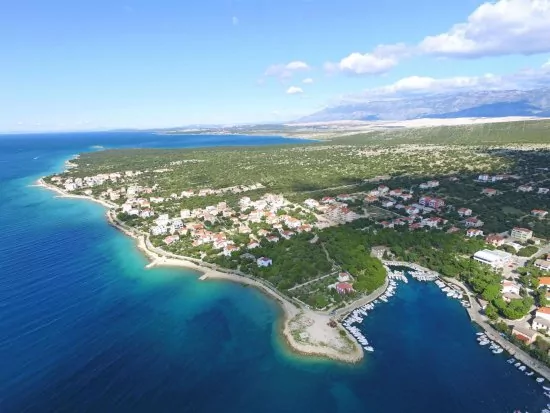 Pag - Mandre letecký pohled na pobřeží.