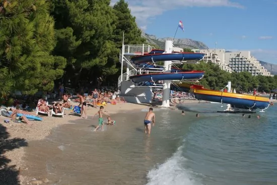 Makarska oblázková pláž.