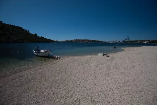 Pláž Stupin s pozvolným vstupem do moře.