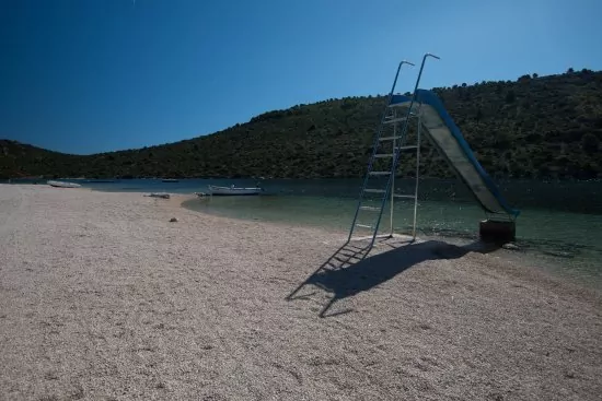 Moře a pláž 150 m pěší chůzí.