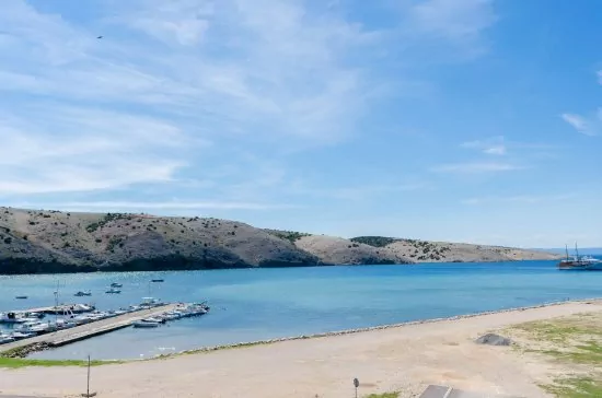 Výhled z objektu na moře.