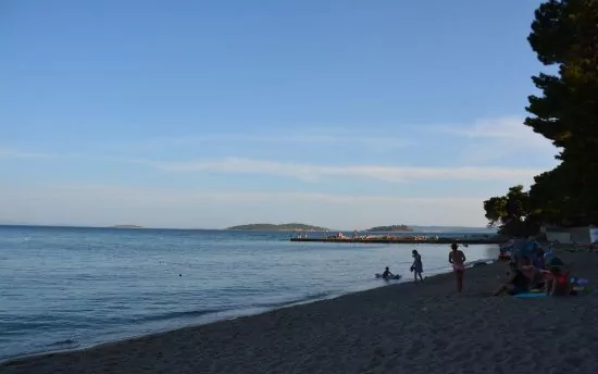 Oblázková pláž Trstenica 300 m od objektu