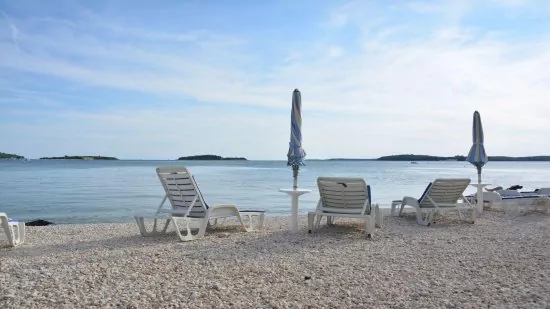 Pohled na moře z pláže Valbandon.