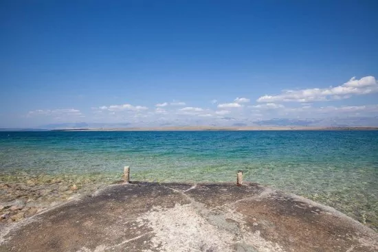 Moře a pláž přímo před domem.