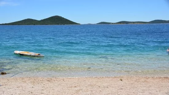 Pláž Porat 600 m pěší chůzí.