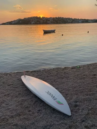 Pláž přímo před domem.