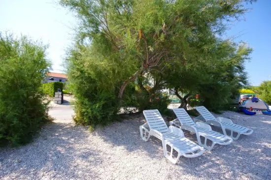 Moře a pláž Liveli 1 km pěší chůzí.