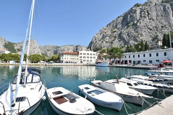 Omiš - pobřeží.
