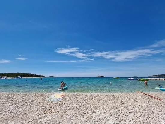 Pláž Sepurina 1 km pěší chůzí.