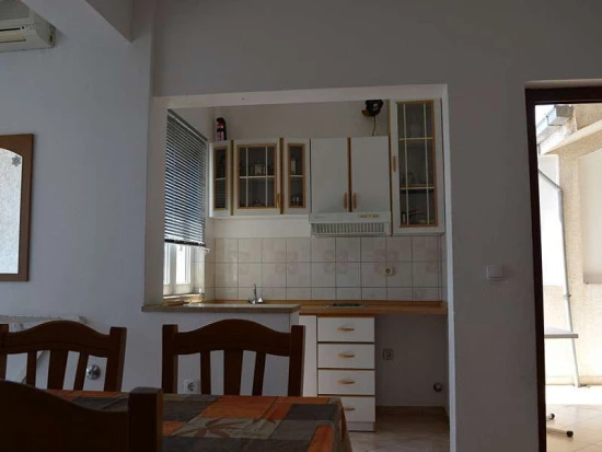 Apartmán Střední Dalmácie - Dugi Rat DA 2806 N3
