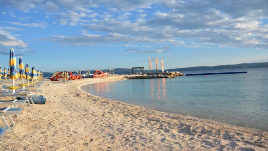 Selce - oblázková pláž 300 m pěší chůzí.