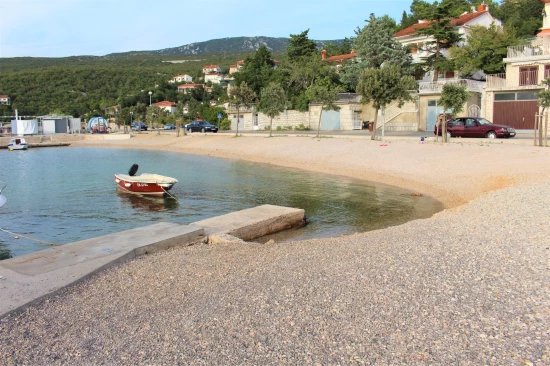 Jadranovo - moře a pláž 1,6 km pěší chůzí.