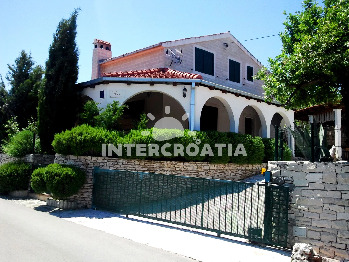 Vila Ostrov Brač - Škrip (Supetar) OS 9073 N1