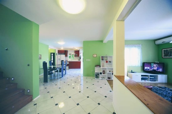 Vila Ostrov Brač - Supetar OS 9081 N1