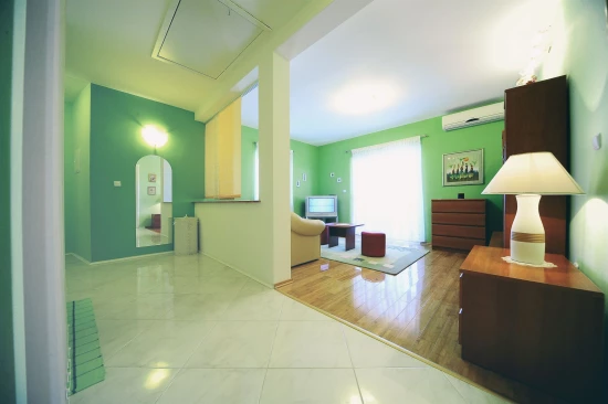 Vila Ostrov Brač - Supetar OS 9081 N1