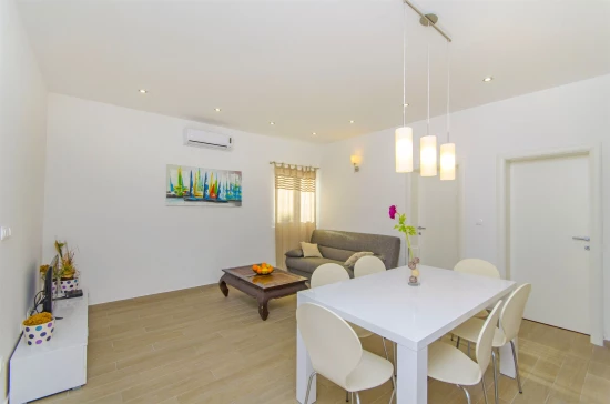 Domek Střední Dalmácie - Vinišće DA 7242 N1