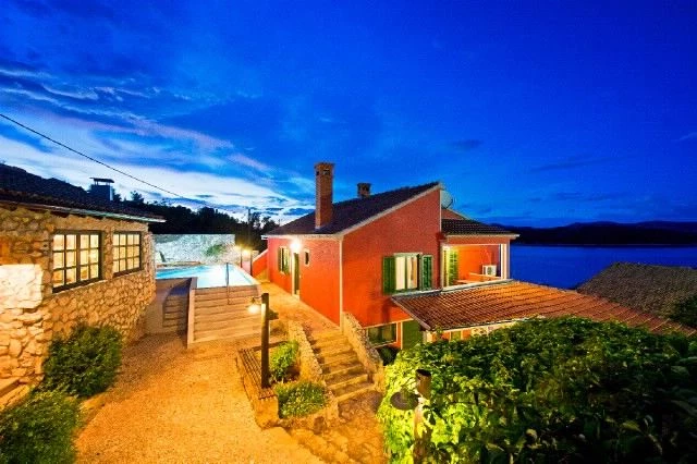 Vila Ostrov Iž - Mali Iž OS 9357 N1