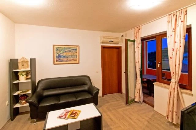 Vila Ostrov Iž - Mali Iž OS 9357 N1