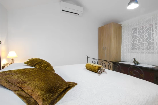 Vila Střední Dalmácie - Vinišće DA 7375 N1