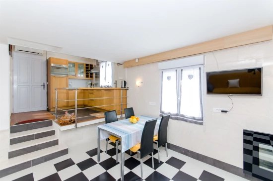 Apartmán Střední Dalmácie - Okrug Gornji DA 7403 N1