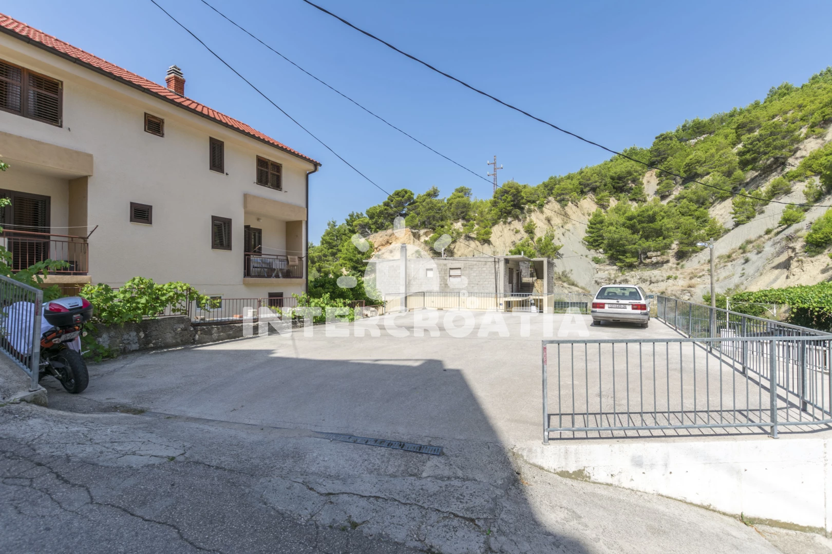 Apartmán Střední Dalmácie - Dugi Rat DA 7469 N1