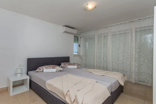 Apartmán Střední Dalmácie - Pisak DA 7508 N3