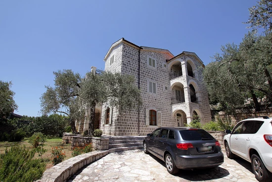 Vila Černá Hora - Reževići CH 7033 N1