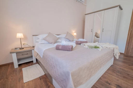 Vila Kvarner - Tribalj (Crikvenica) KV 7442 N1