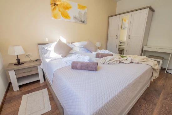 Vila Kvarner - Tribalj (Crikvenica) KV 7442 N1