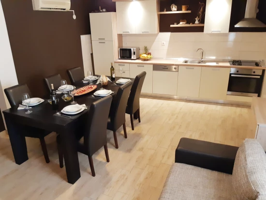 Vila Střední Dalmácie - Lećevica DA 7966 N1