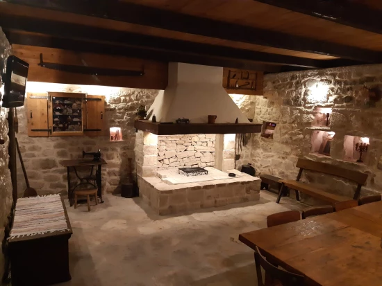 Vila Střední Dalmácie - Lećevica DA 7966 N1