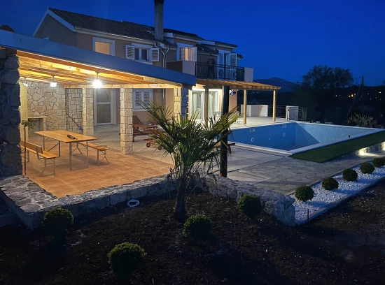 Vila Severní Dalmácie - Drniš (Šibenik) DA 8044 N1