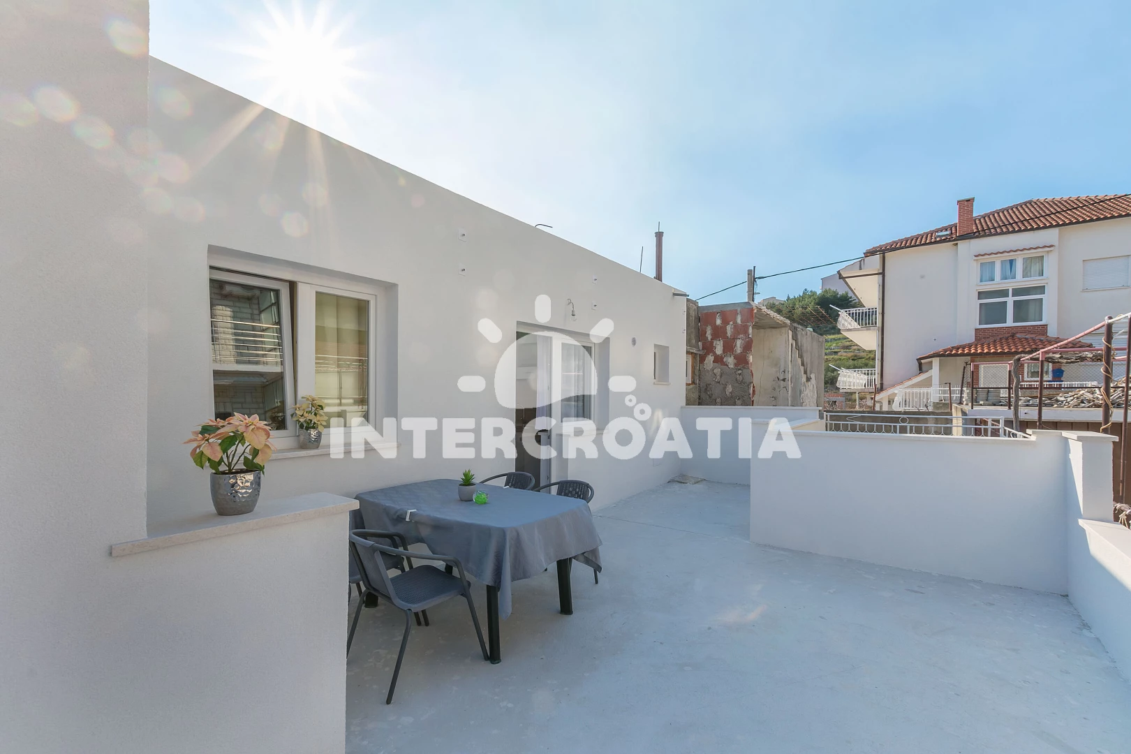 Apartmán Střední Dalmácie - Dugi Rat DA 8053 N1