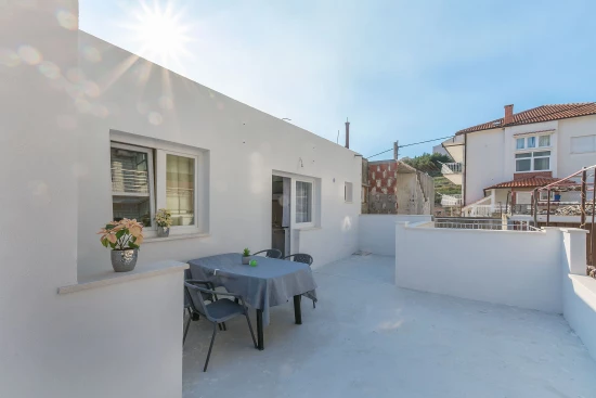 Apartmán Střední Dalmácie - Dugi Rat DA 8053 N1