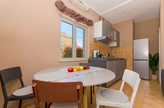 Apartmán Střední Dalmácie - Kaštela DA 8100 N1