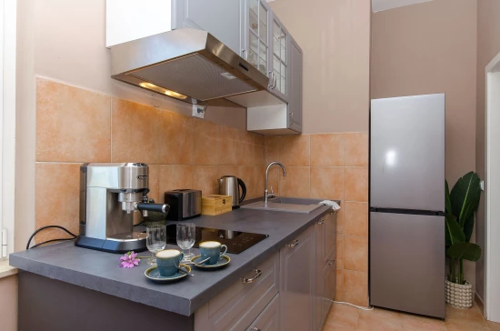 Apartmán Střední Dalmácie - Kaštela DA 8100 N1